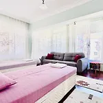 Apartmán Stylish&luxury Flat With Garden Close To Sea